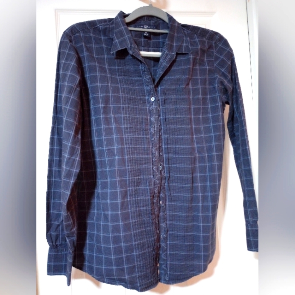 Gap women's size 10 button down collar shirt like new